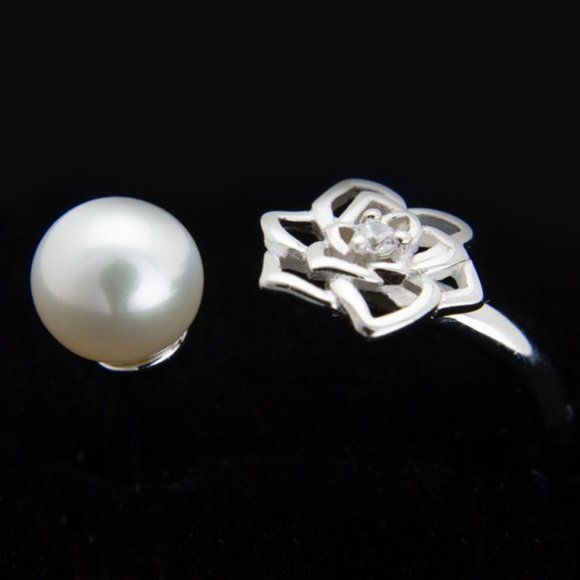 Gorgeous Sterling Silver Pearl Ring - Picture 3 of 3